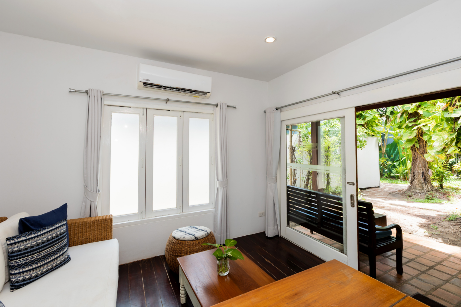 SEASIDE COTTAGE-02